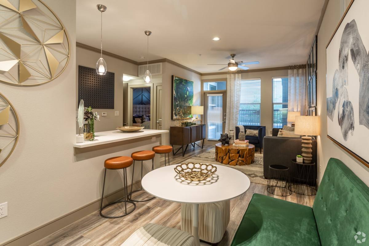 Apartment for rent at 180 W Gray St #M1801, Houston, TX 77019