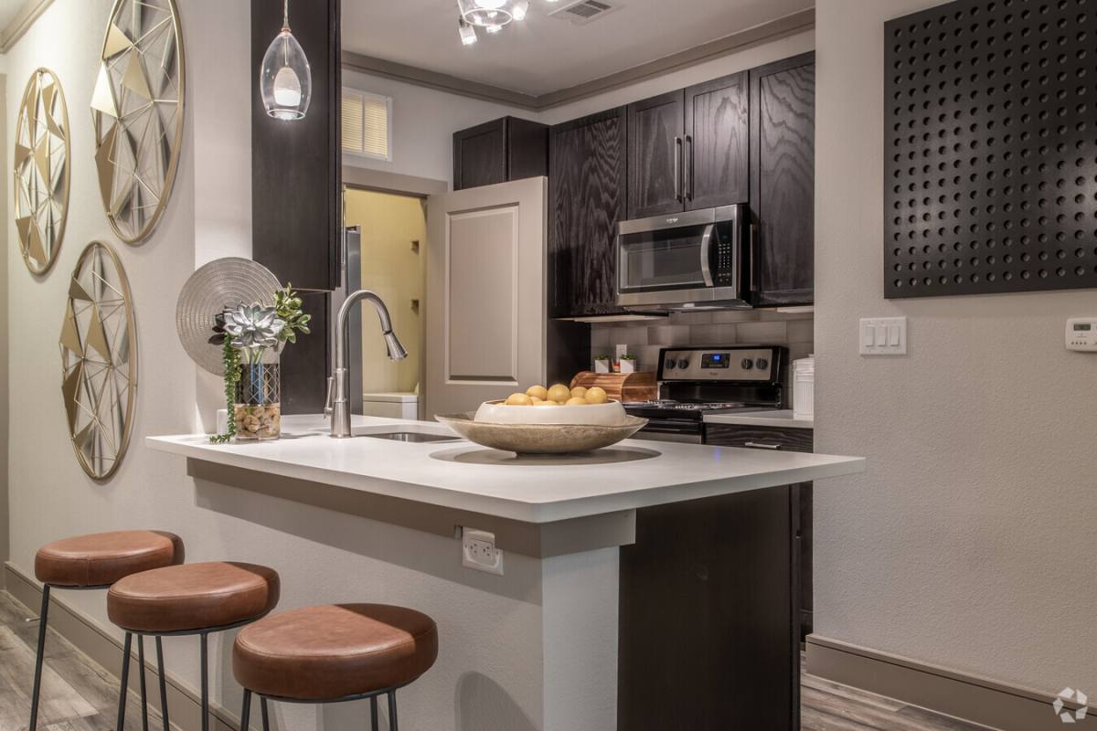 Apartment for rent at 180 W Gray St #M1801, Houston, TX 77019