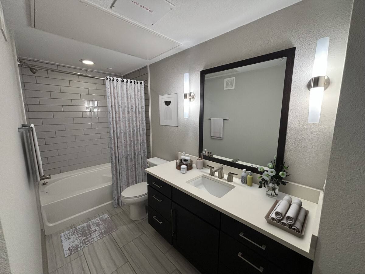 Apartment for rent at 180 W Gray St #M1802, Houston, TX 77019