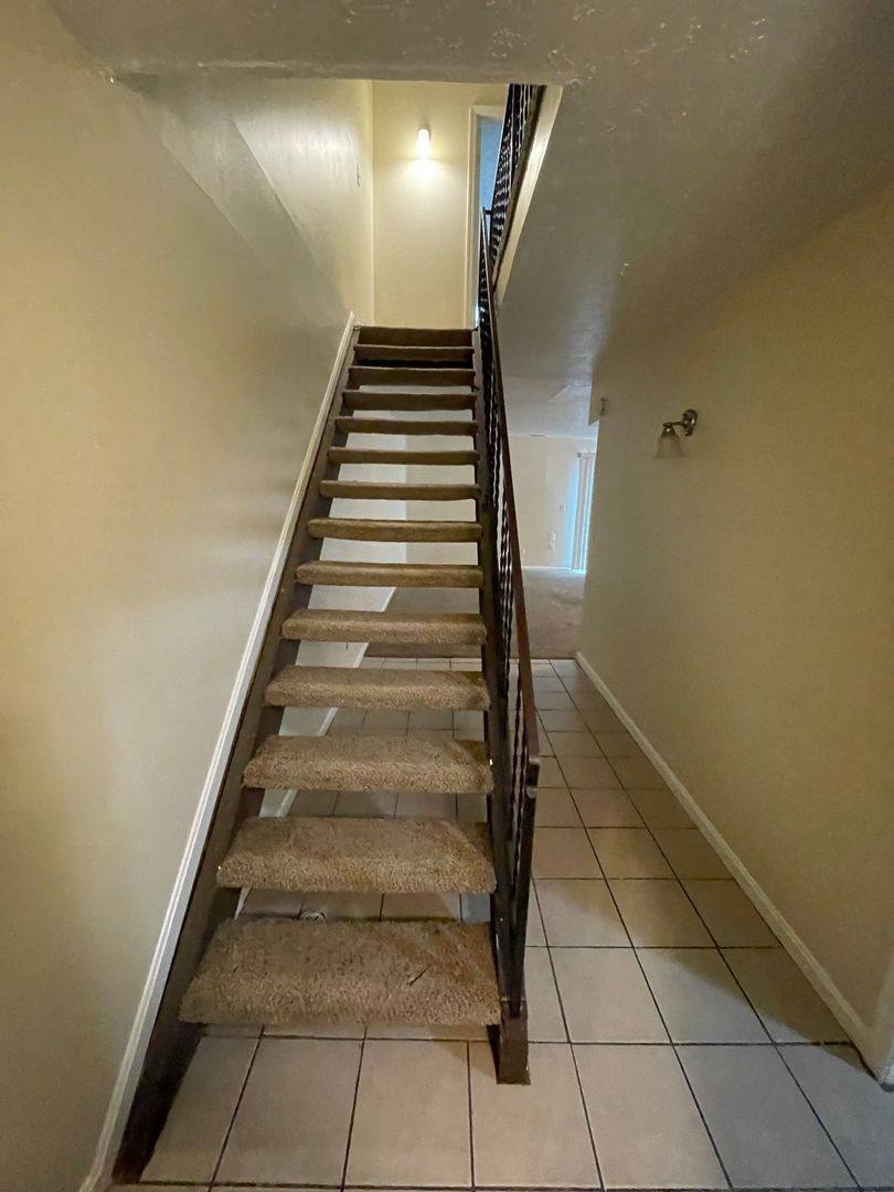 Apartment for rent at 1929 Peabody Lane, Louisville, KY 40218
