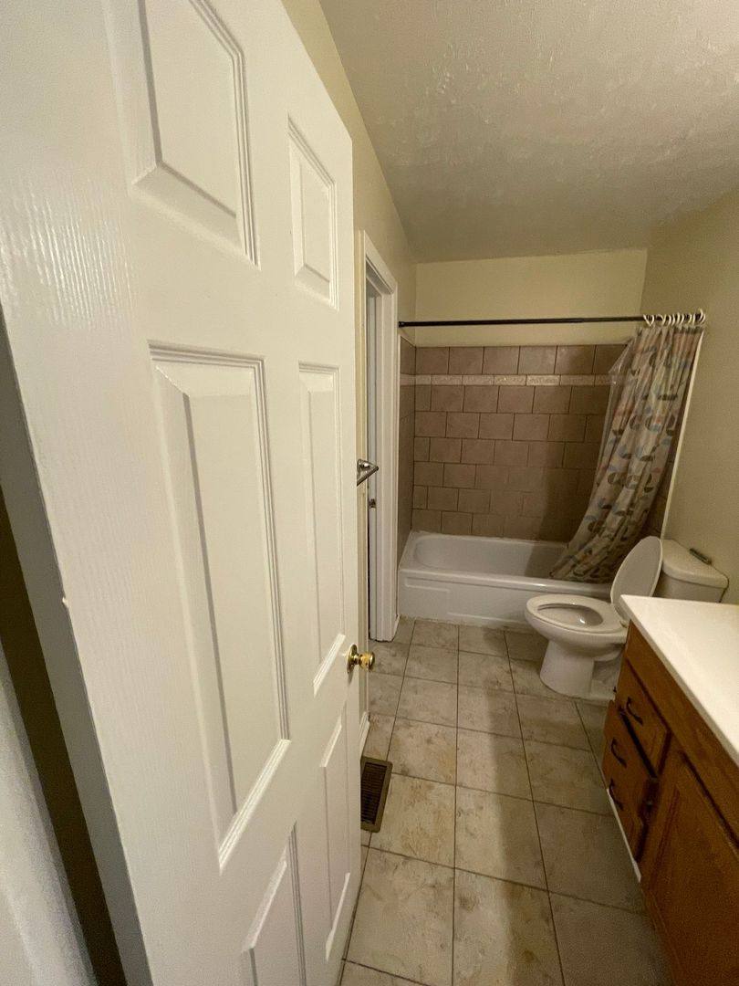 Apartment for rent at 1929 Peabody Lane, Louisville, KY 40218