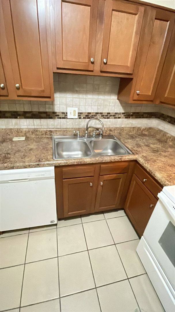 Apartment for rent at 1929 Peabody Lane, Louisville, KY 40218