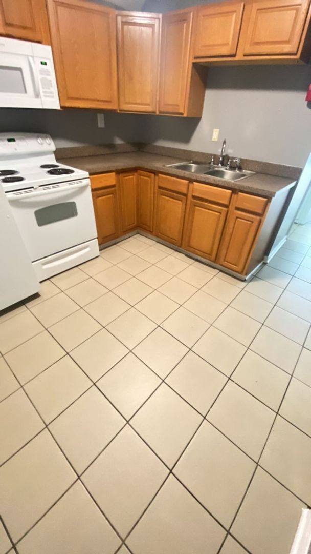 Apartment for rent at 1929 Peabody Lane, Louisville, KY 40218