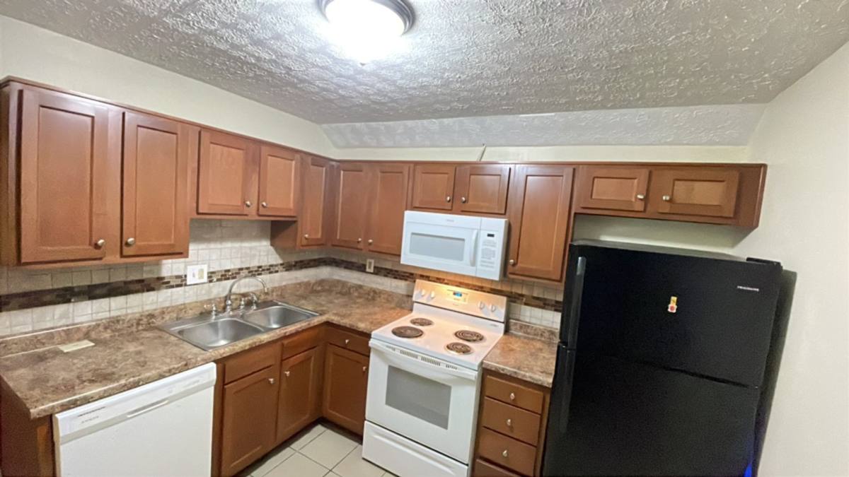 Apartment for rent at 1929 Peabody Lane, Louisville, KY 40218