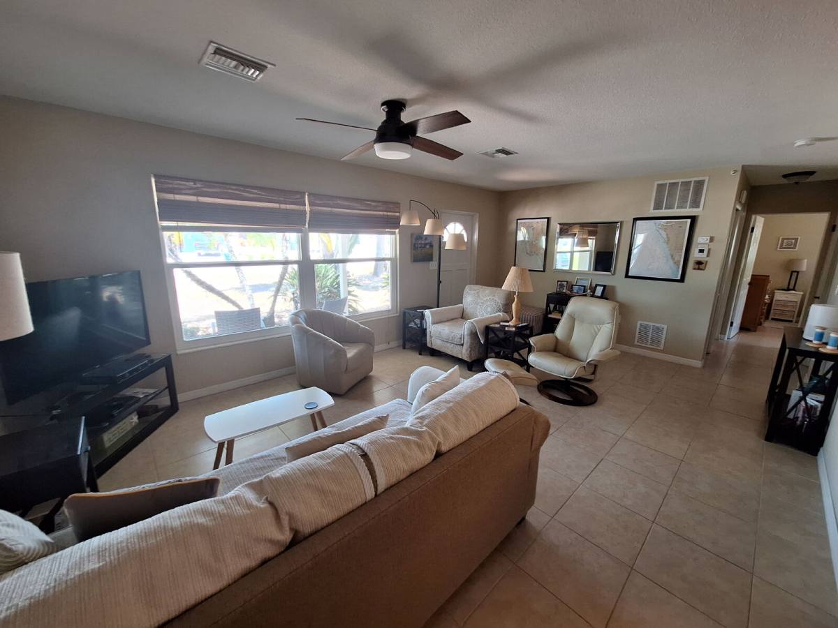 House for rent at 1541 Crest Dr, Englewood, FL 34223