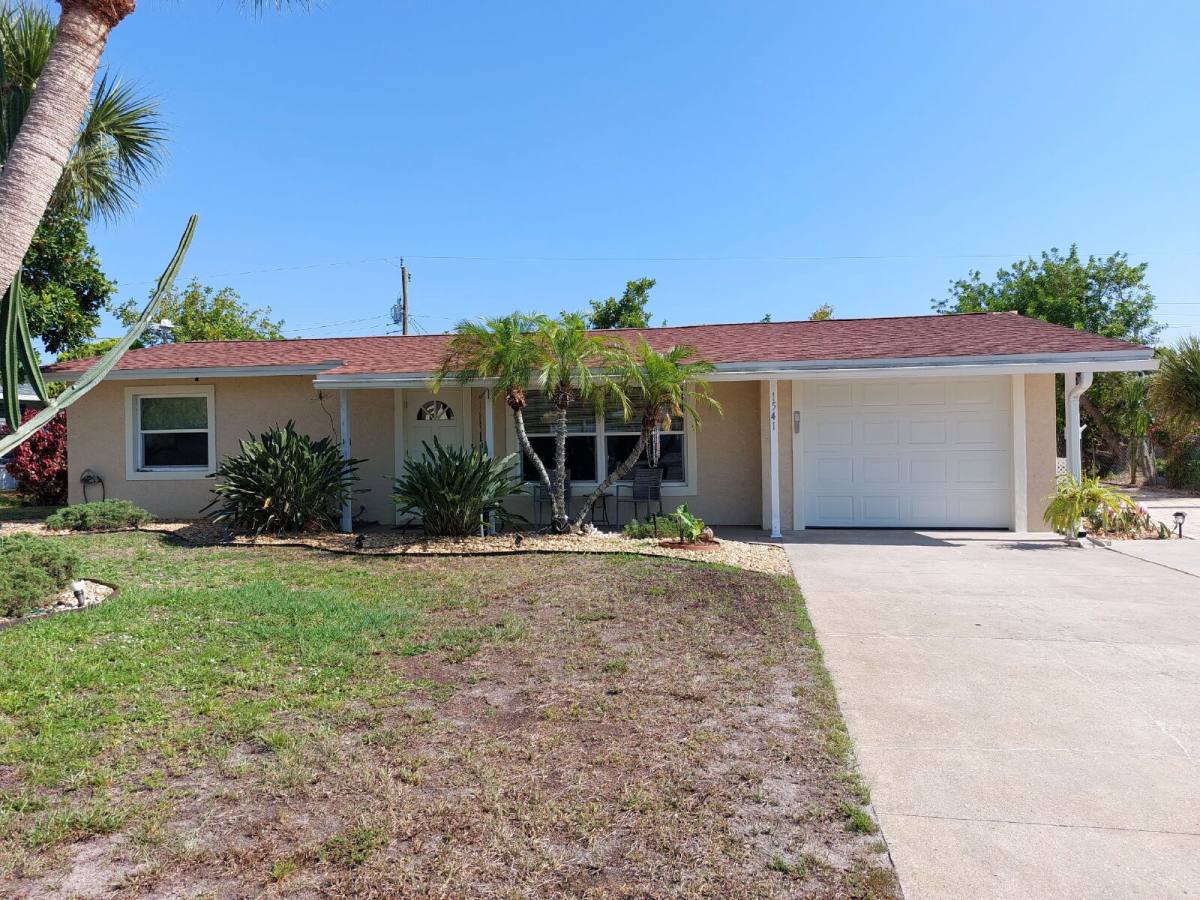 House for rent at 1541 Crest Dr, Englewood, FL 34223