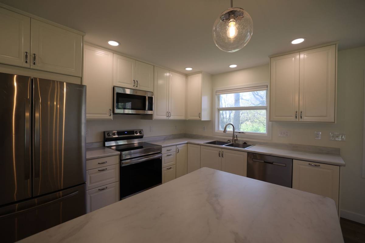 Apartment for rent at 3925 W Walnut Leaf Dr, Bloomington, IN 47403