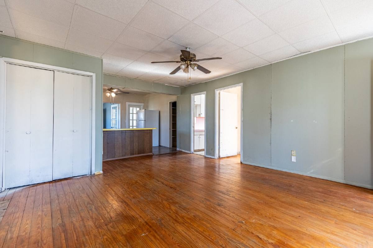 House for rent at 905 4th St, Floresville, TX 78114