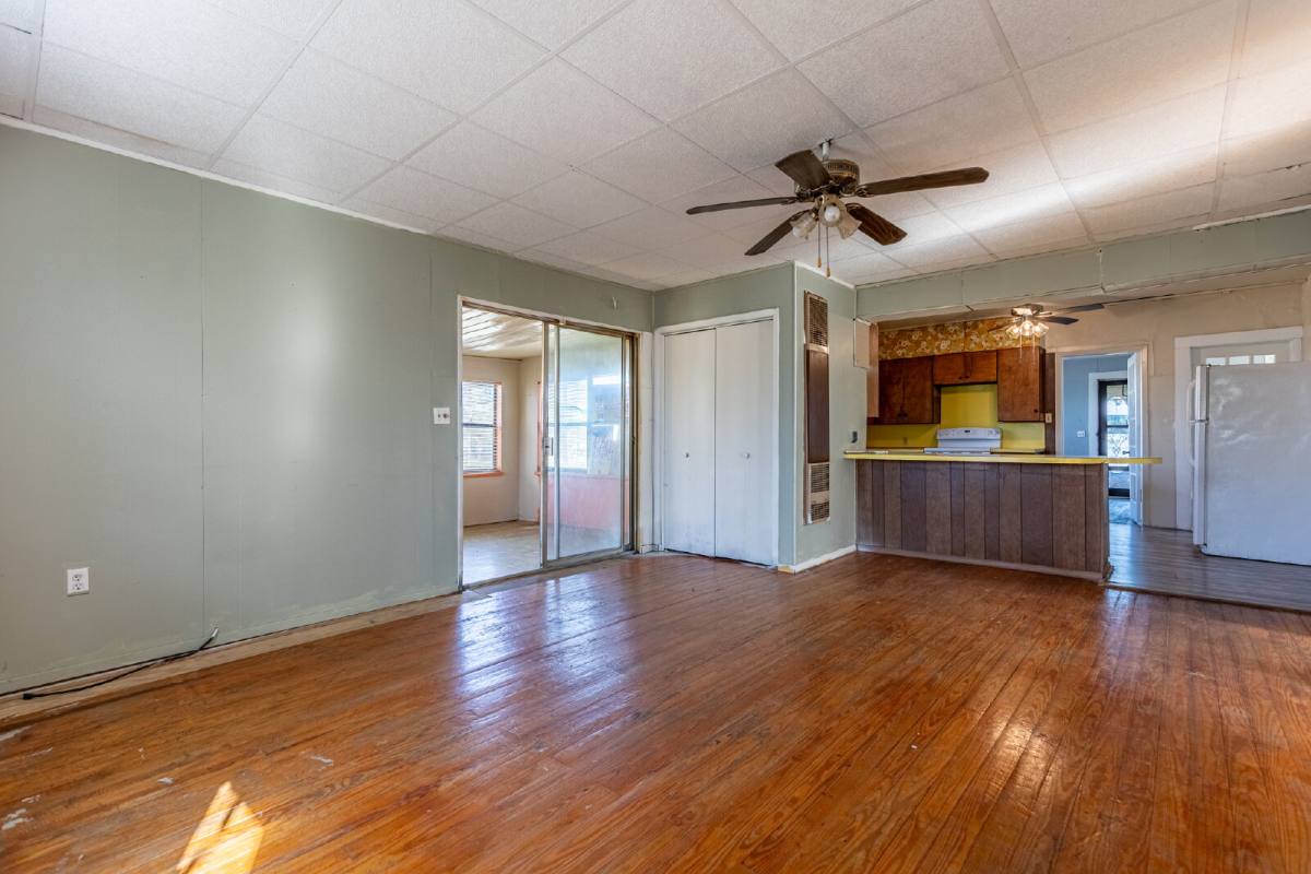 House for rent at 905 4th St, Floresville, TX 78114