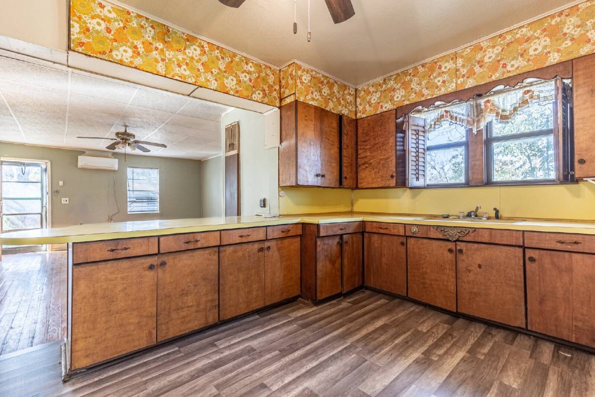 House for rent at 905 4th St, Floresville, TX 78114