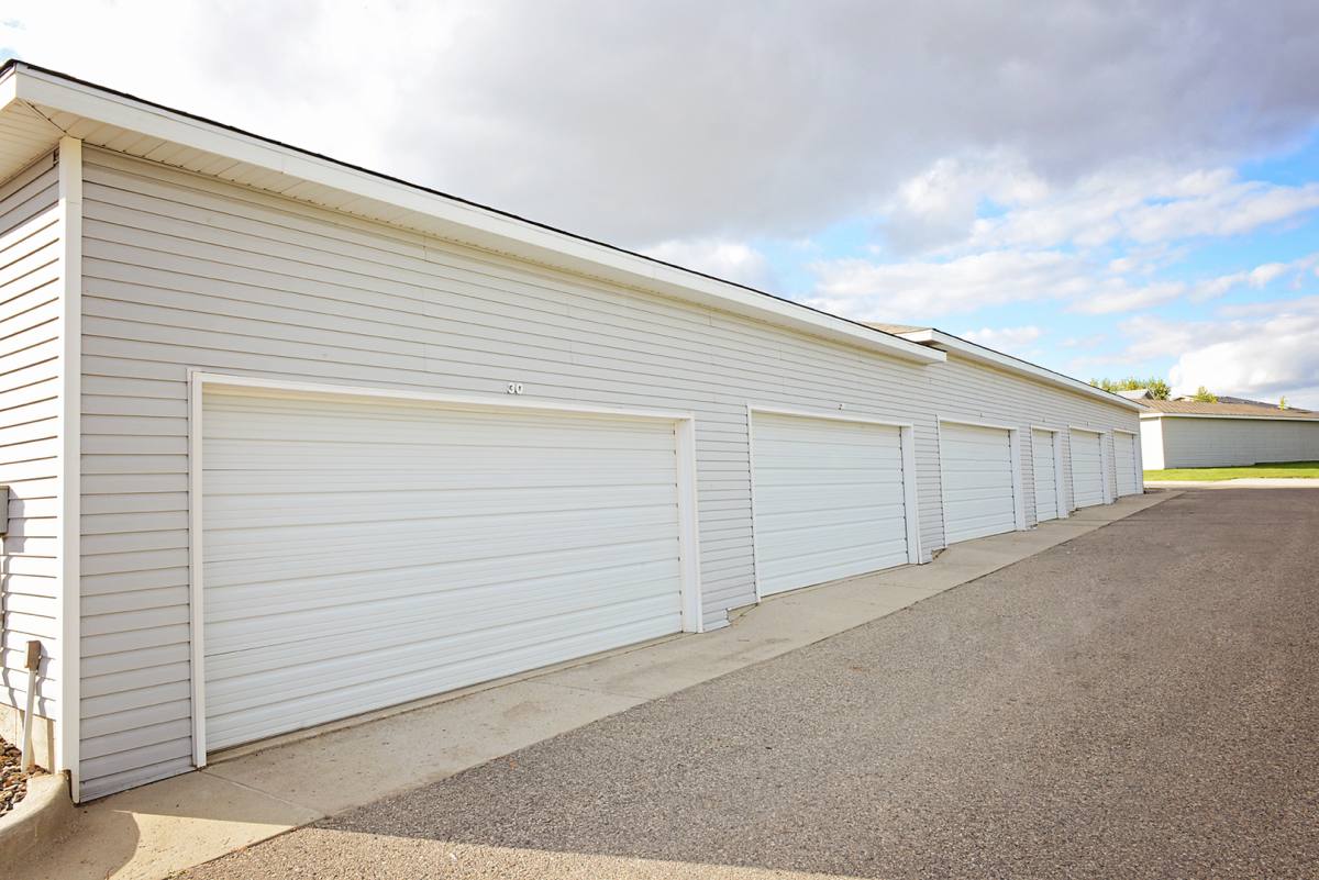 Apartment for rent at 1540 Golden Valley Lane 1800-1820 16th St NW, Minot, ND 58703