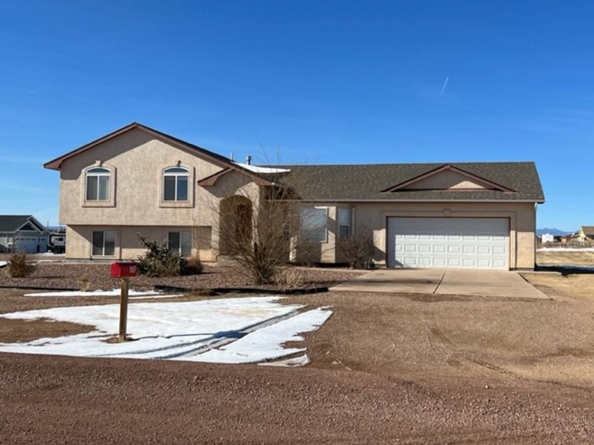 House for rent at 887 E Sandusky Dr, Pueblo, CO 81007