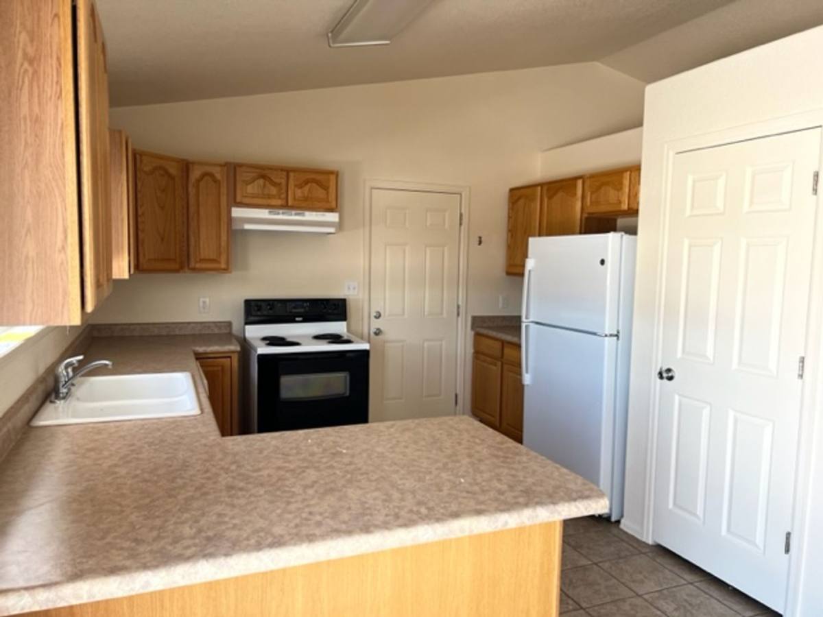 House for rent at 887 E Sandusky Dr, Pueblo, CO 81007