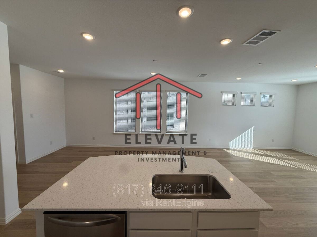 Townhouse for rent at 724 4th St, Argyle, TX 76226