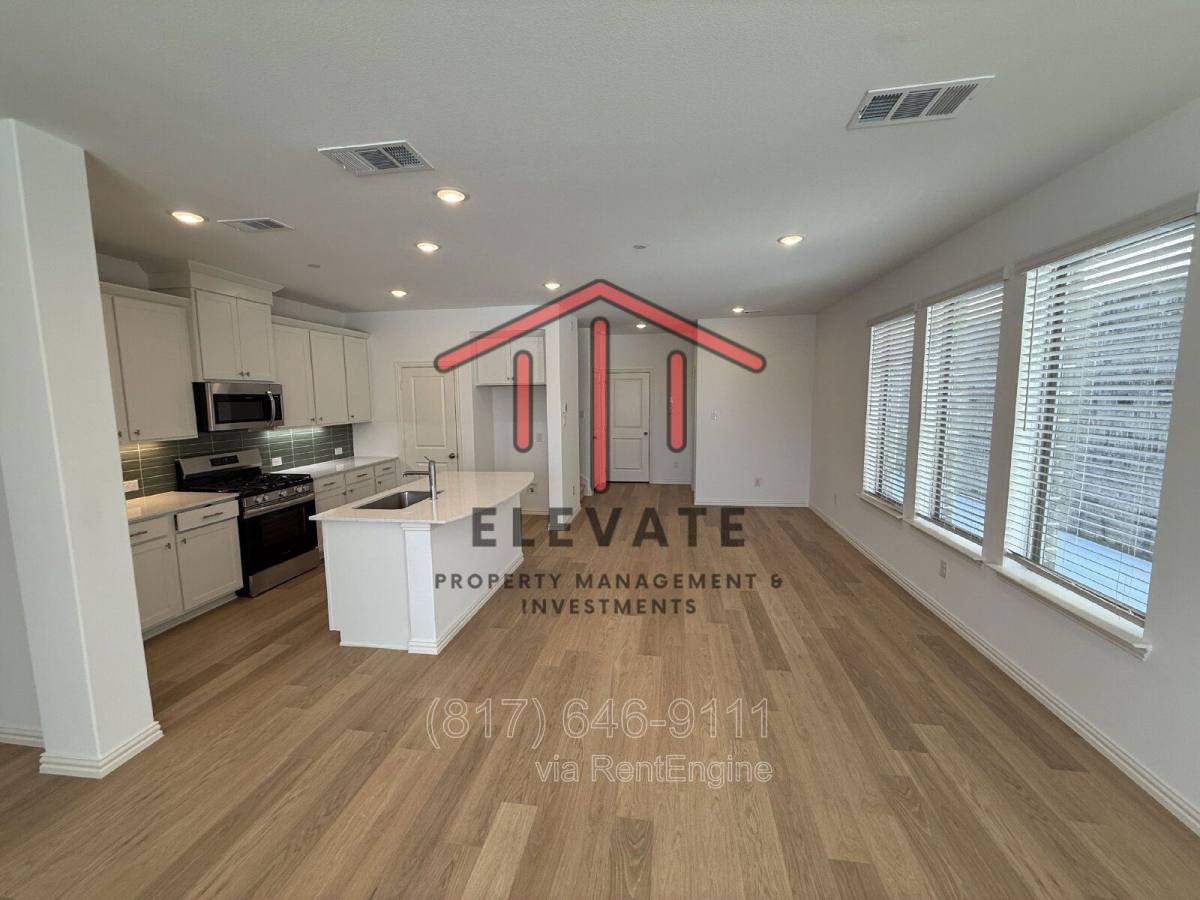 Townhouse for rent at 724 4th St, Argyle, TX 76226