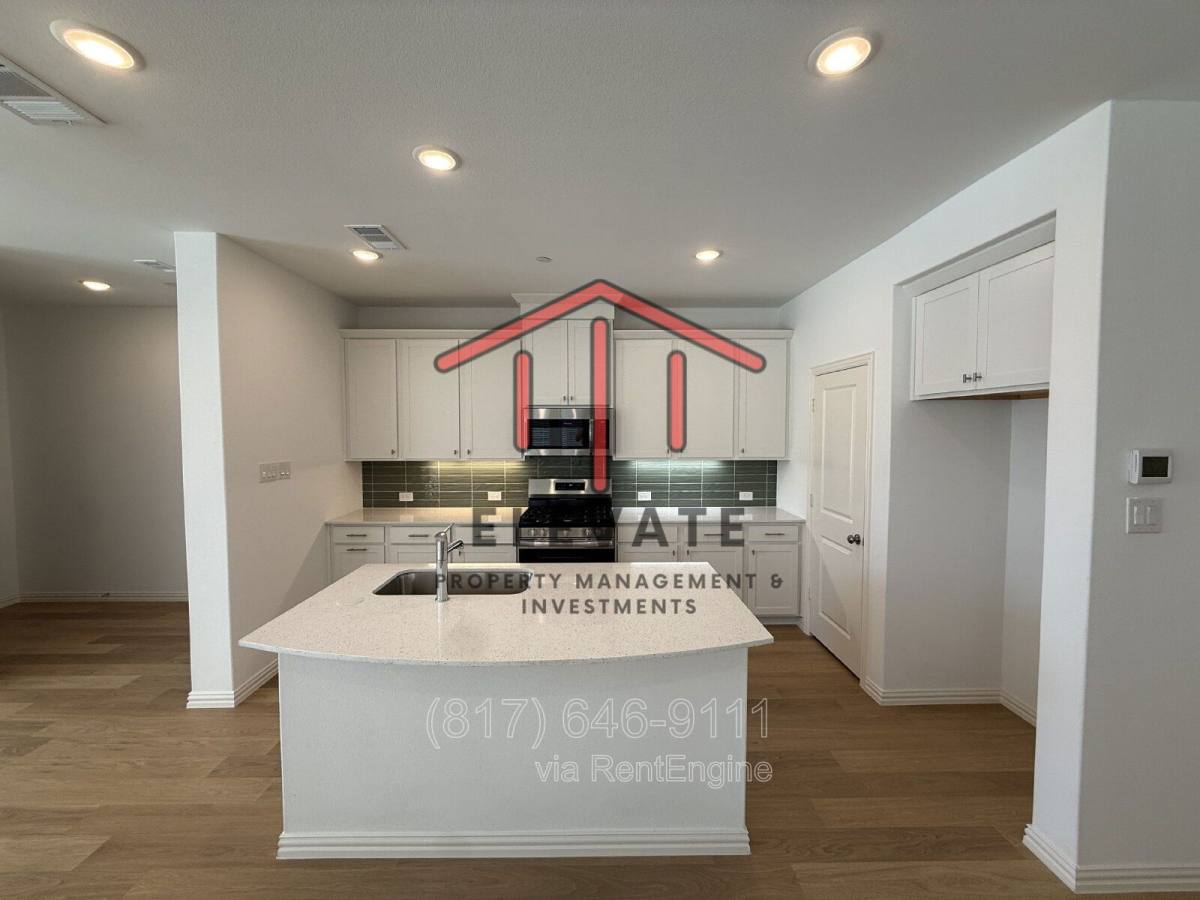 Townhouse for rent at 724 4th St, Argyle, TX 76226