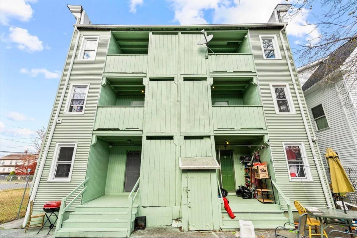 Apartment for rent at 746-748 Maple St, Bridgeport, CT 06608