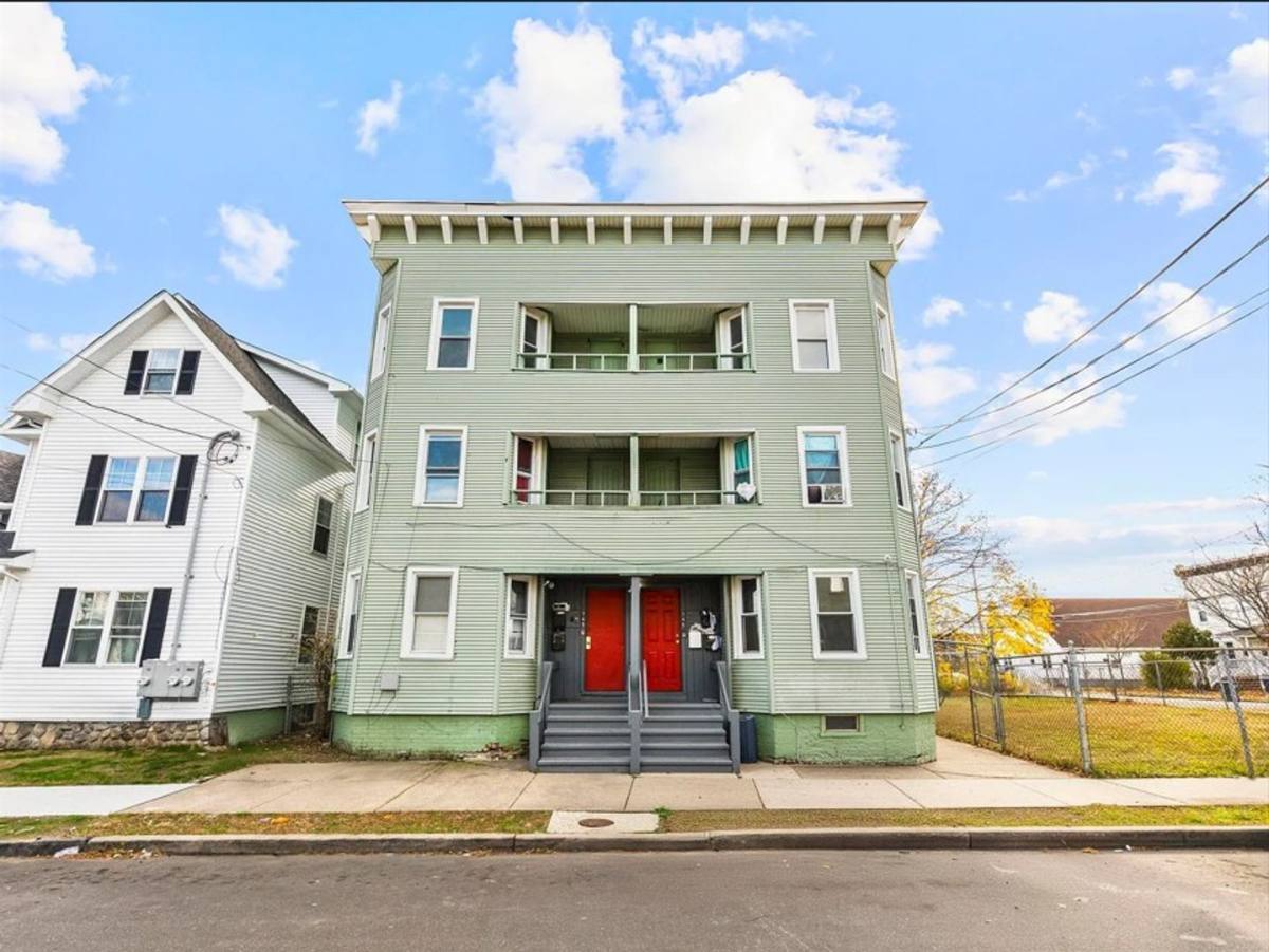 Apartment for rent at 746-748 Maple St, Bridgeport, CT 06608