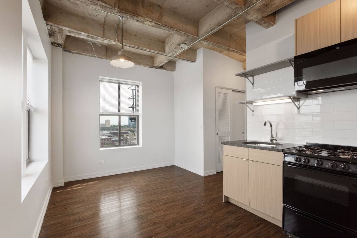Apartment for rent at 1325 W Wilson Ave, Chicago, IL 60640
