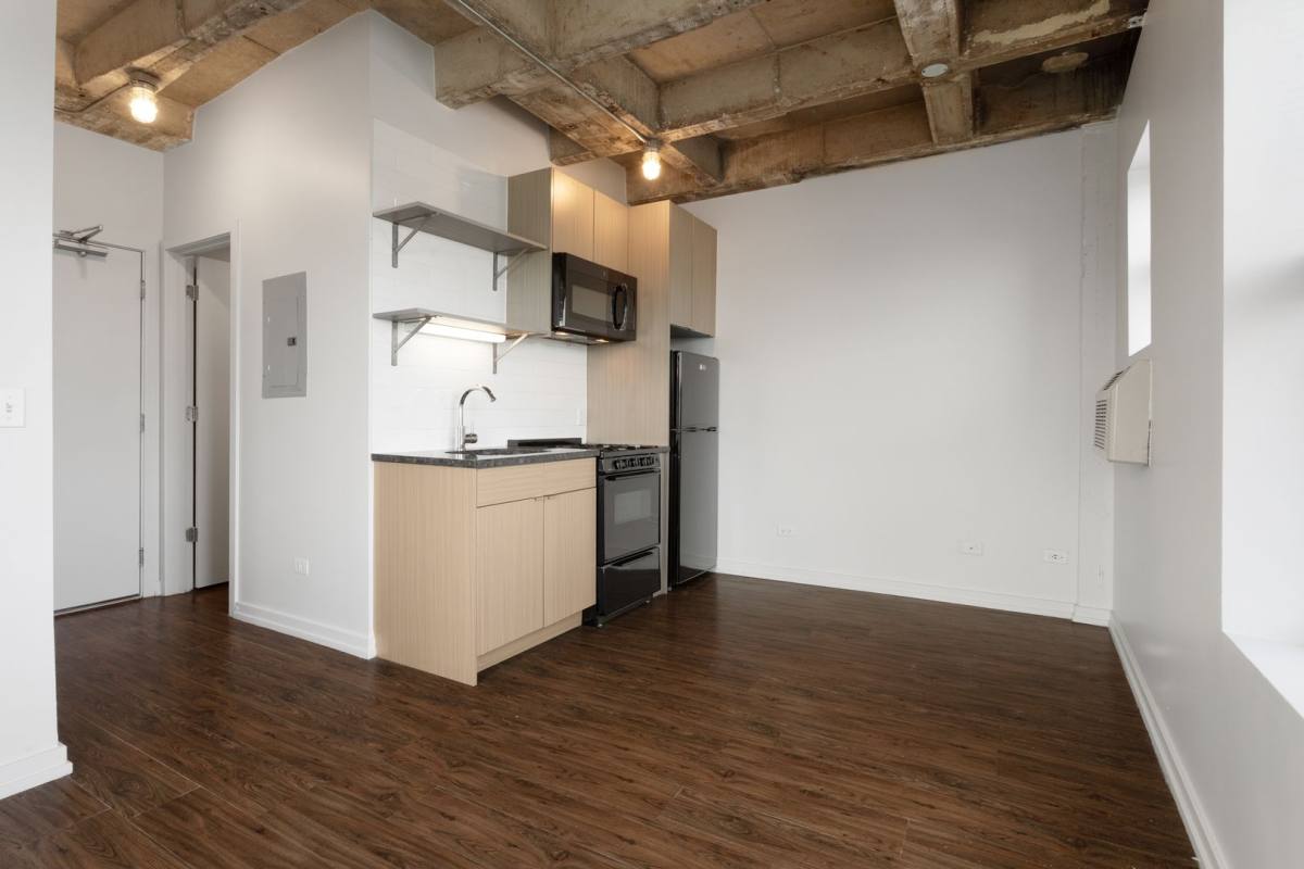 Apartment for rent at 1325 W Wilson Ave, Chicago, IL 60640