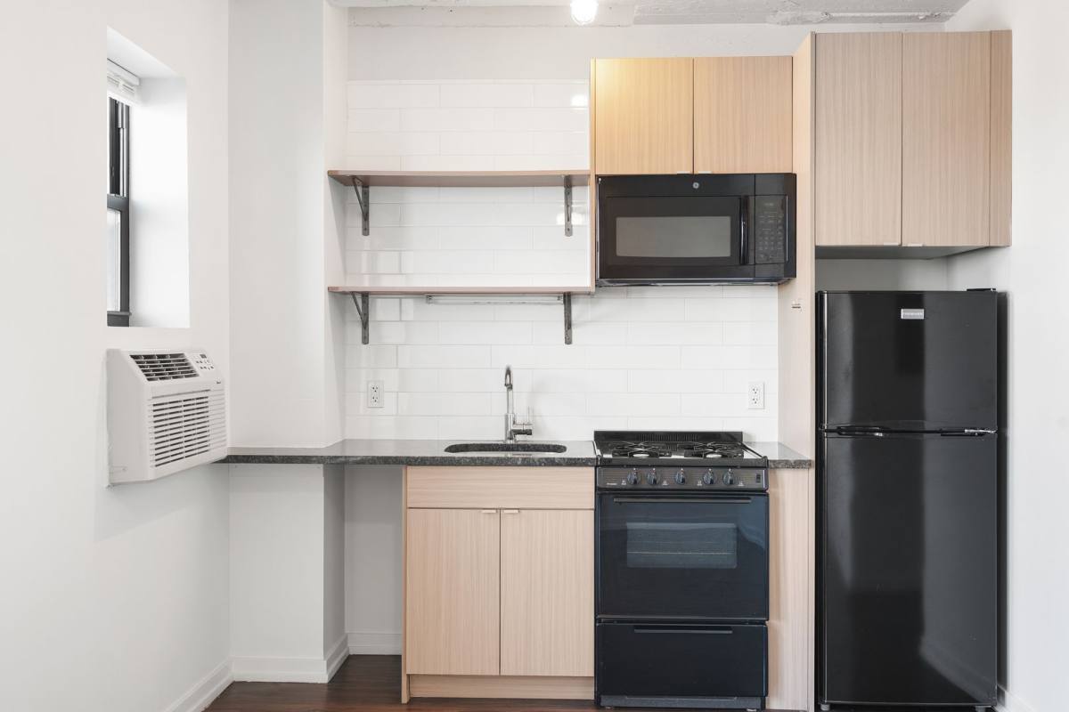 Apartment for rent at 1325 W Wilson Ave, Chicago, IL 60640