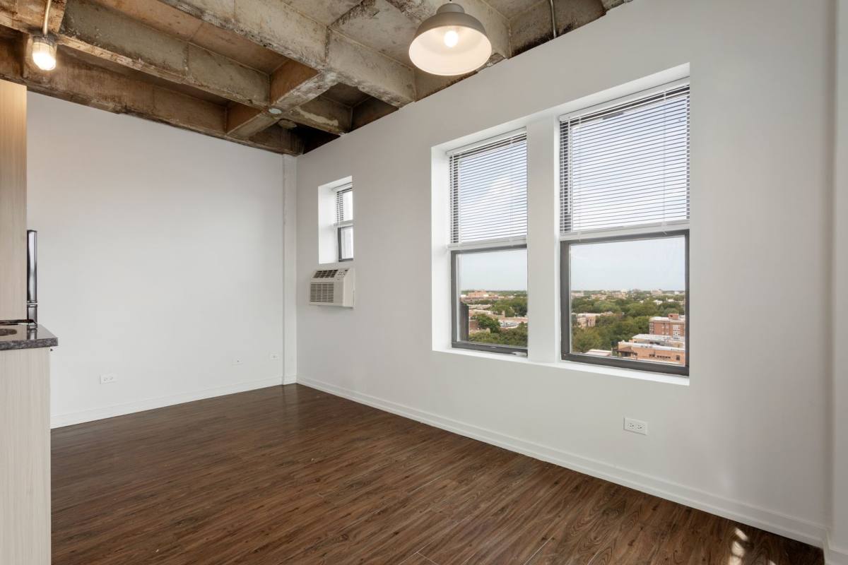 Apartment for rent at 1325 W Wilson Ave, Chicago, IL 60640