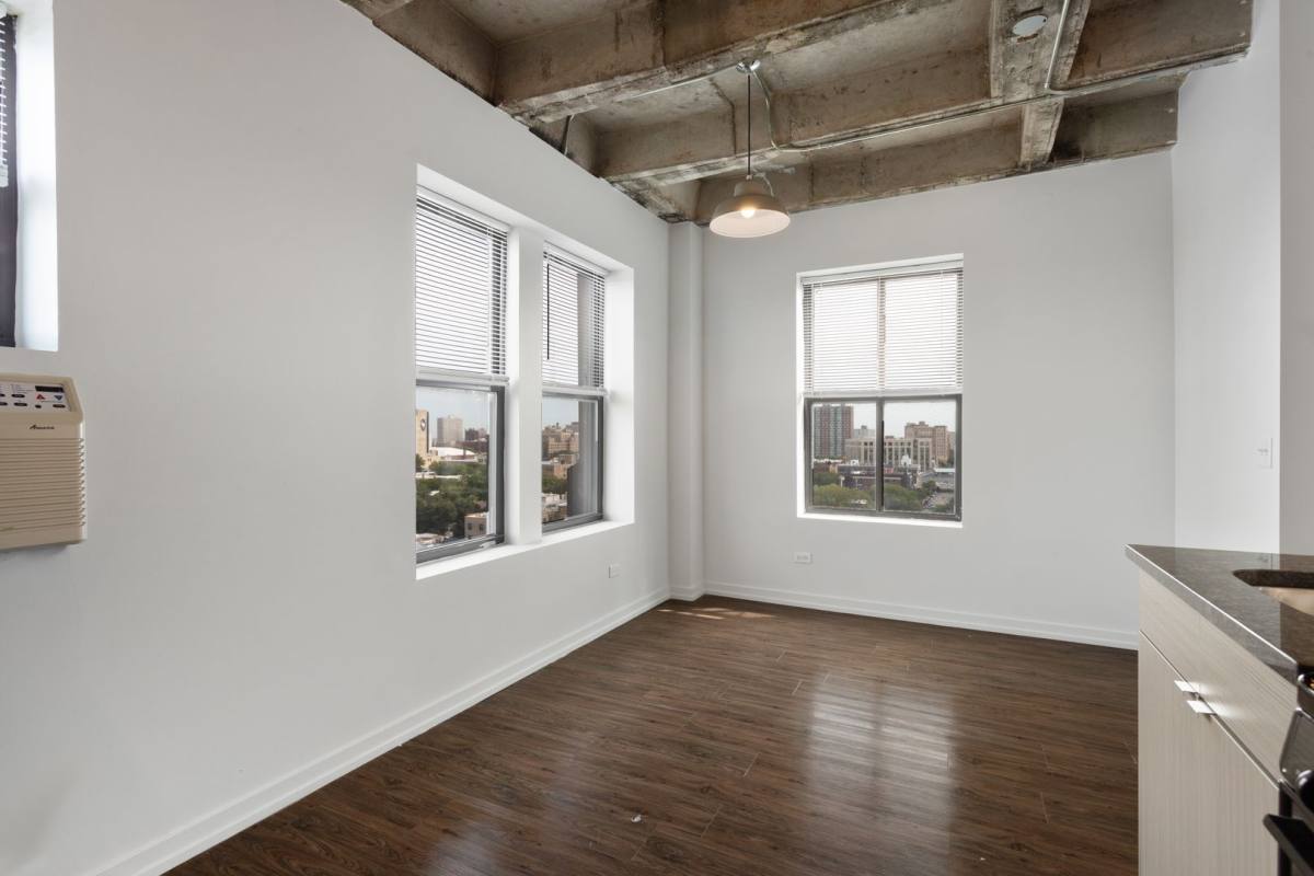 Apartment for rent at 1325 W Wilson Ave, Chicago, IL 60640