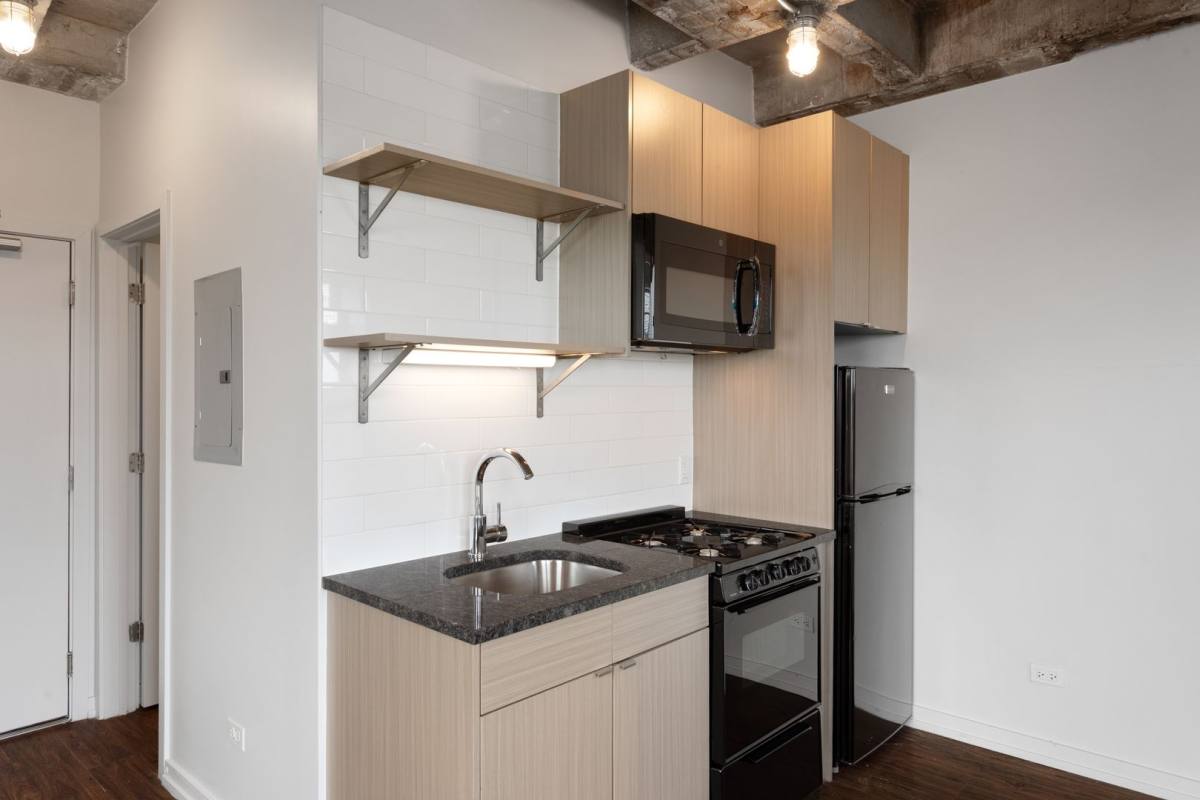 Apartment for rent at 1325 W Wilson Ave, Chicago, IL 60640
