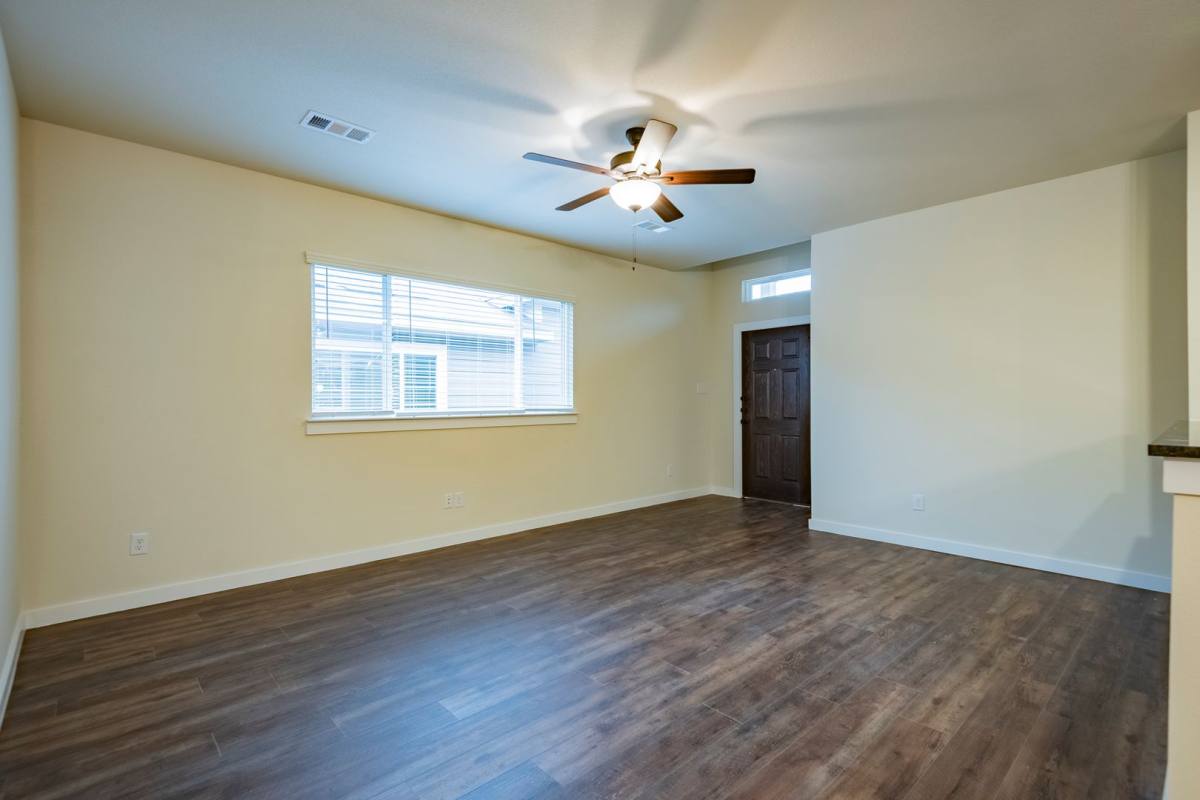 Townhouse for rent at 656 Wheatfield Dr, Venus, TX 76084
