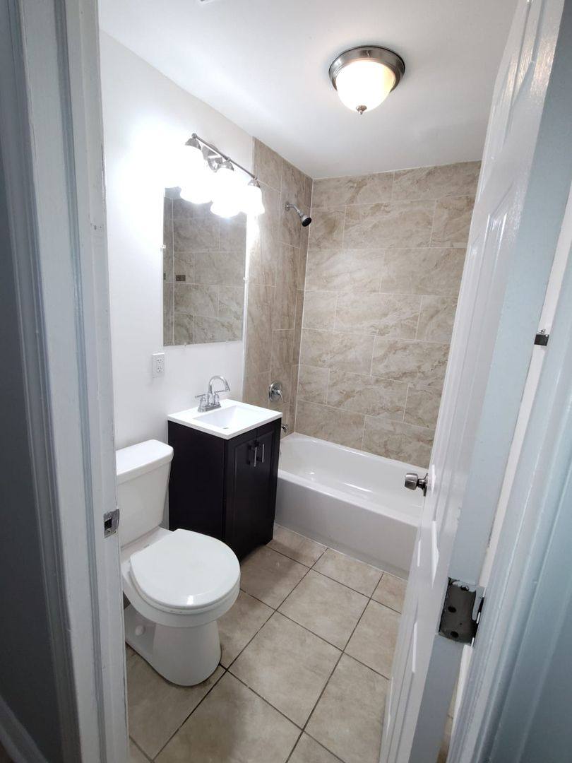 Apartment for rent at 3143 W Warren Blvd, Chicago, IL 60612