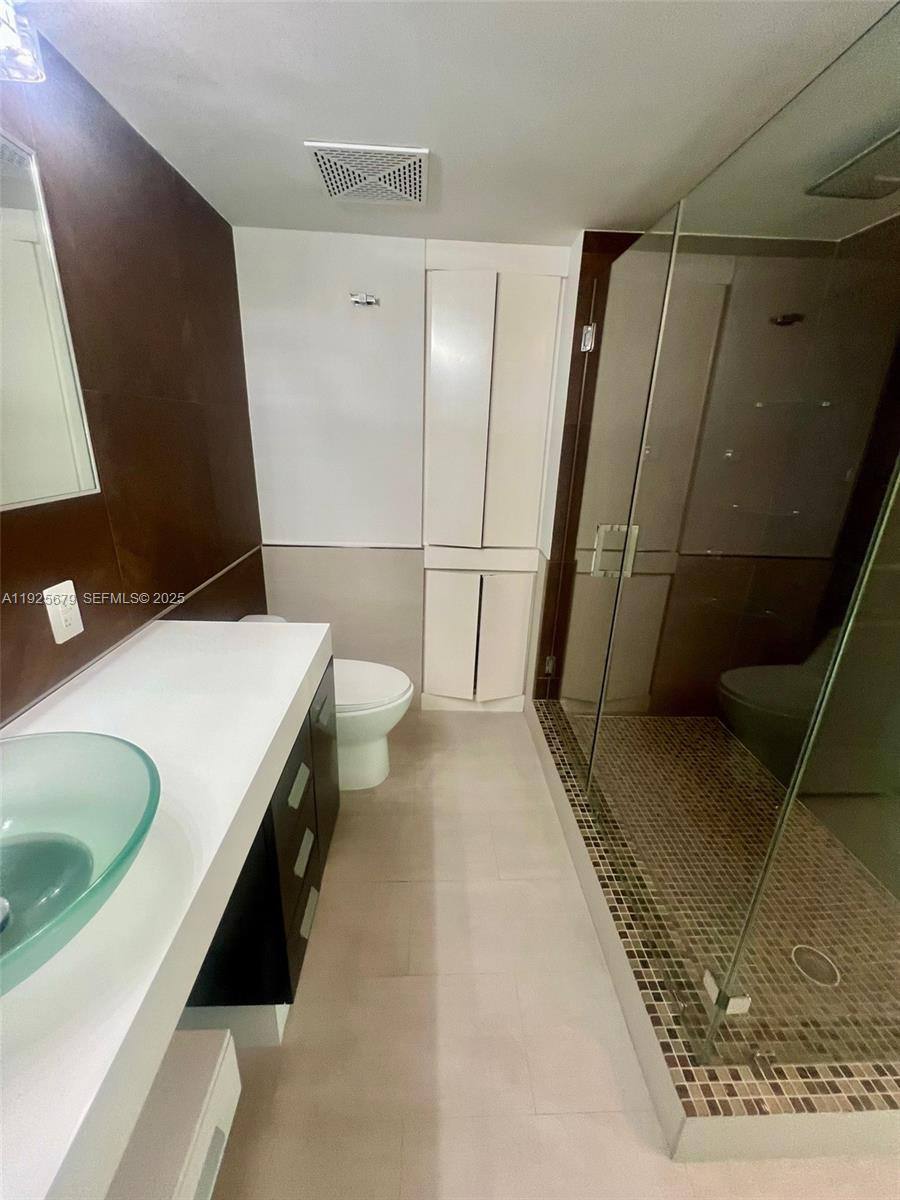 Apartment for rent at 2101 Brickell Ave #2306, Miami, FL 33129