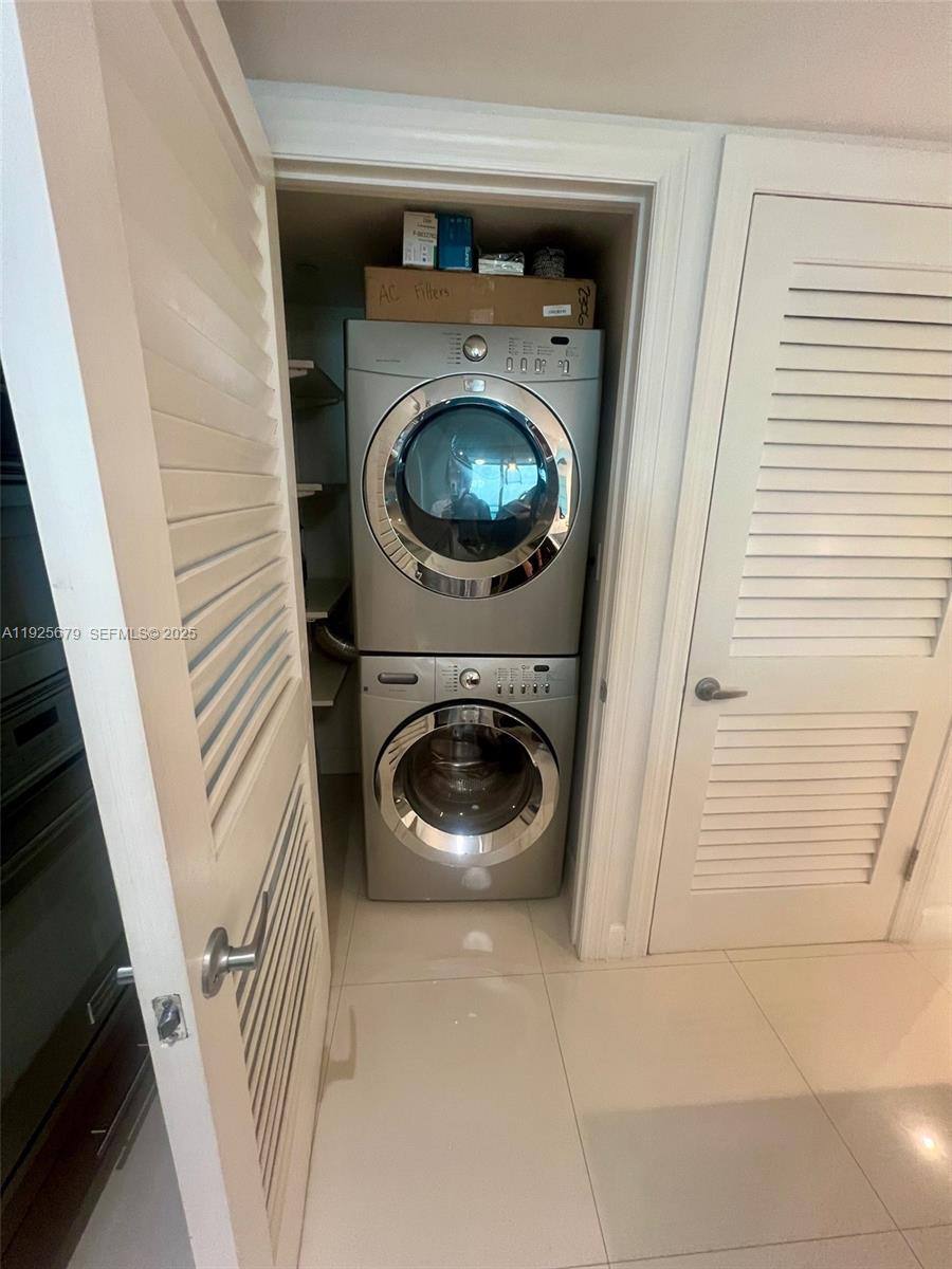 Apartment for rent at 2101 Brickell Ave #2306, Miami, FL 33129