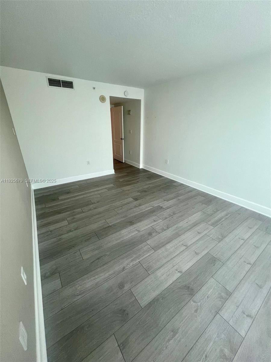 Apartment for rent at 2101 Brickell Ave #2306, Miami, FL 33129
