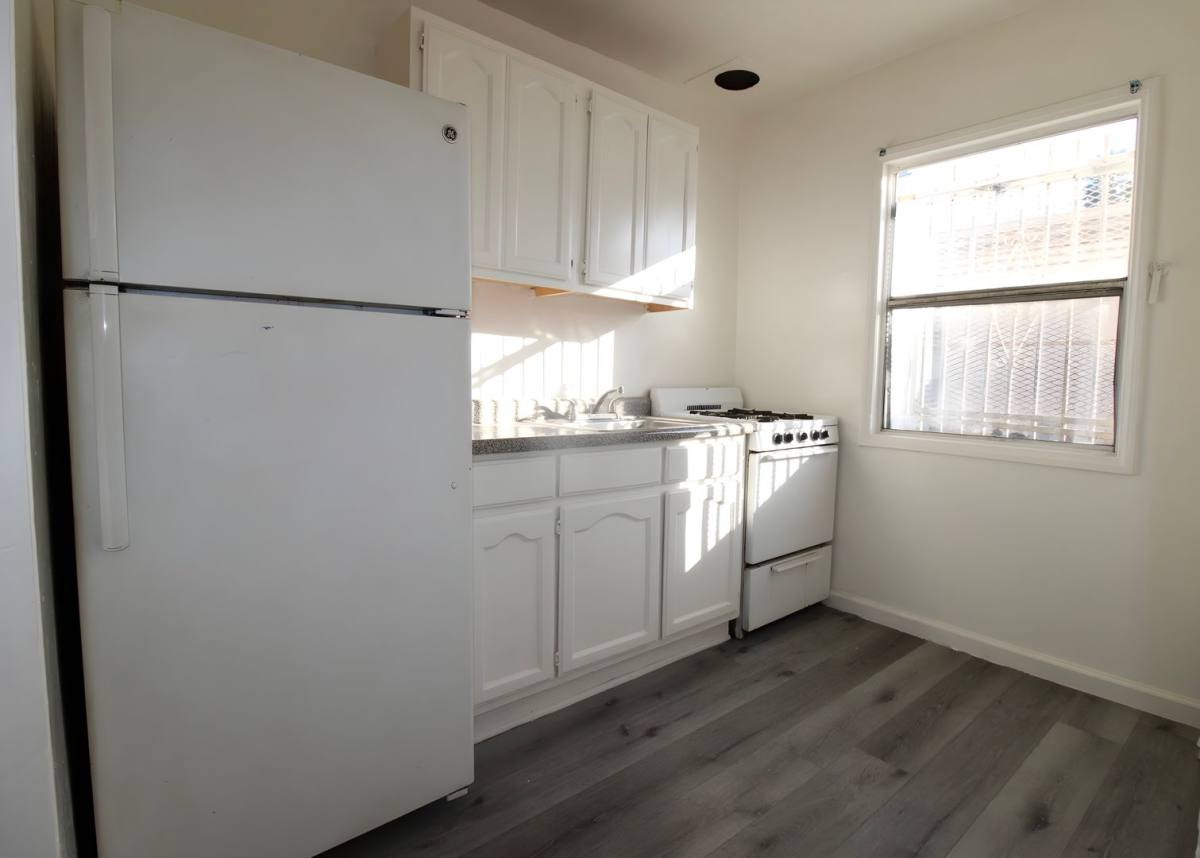 Apartment for rent at 10019 S Hoover St, Los Angeles, CA 90044