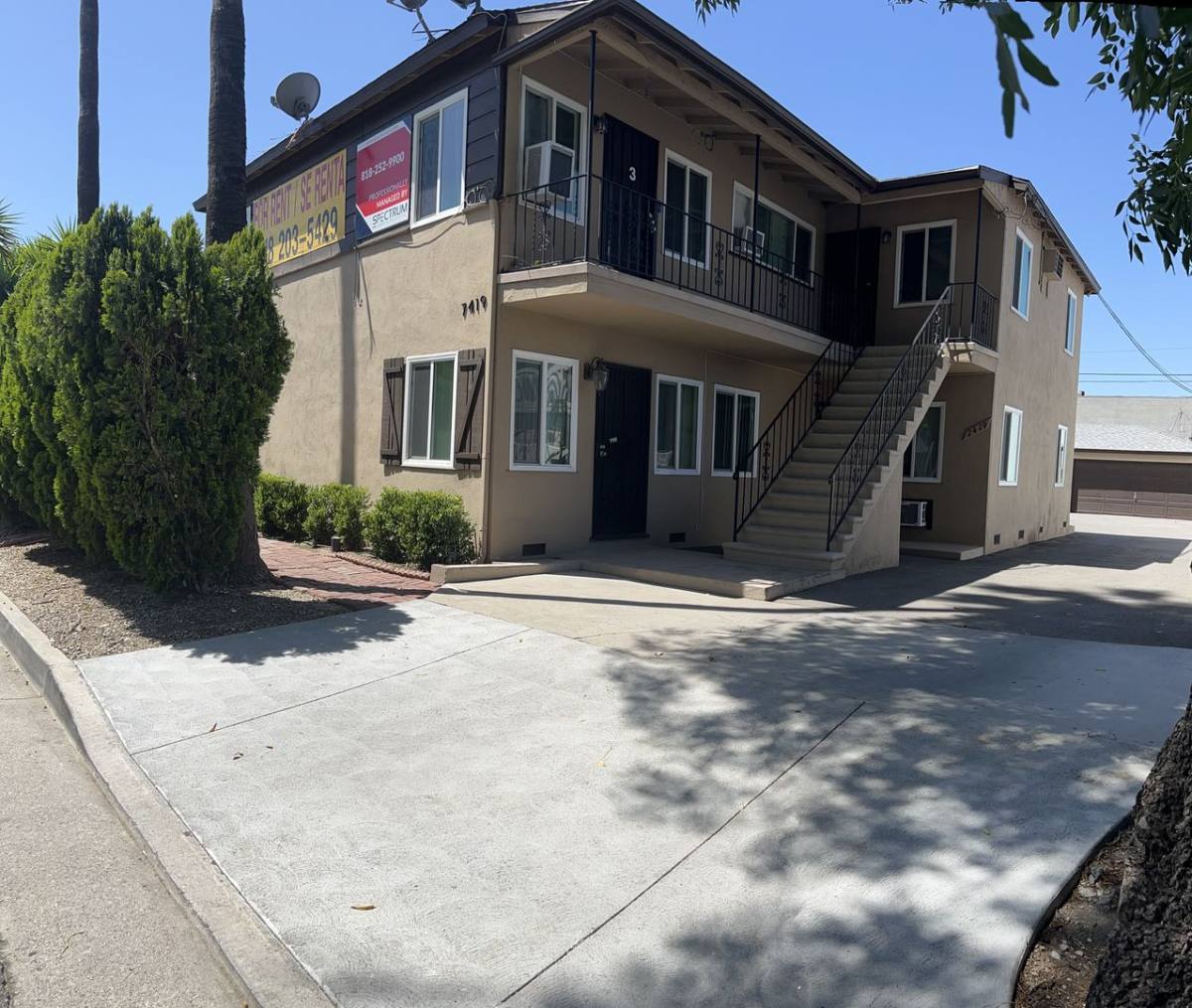 Apartment for rent at 7419 Woodley Ave, Van Nuys, CA 91406