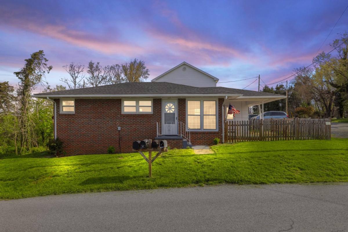 House for rent at 389 Thompson St, Strasburg, VA 22657