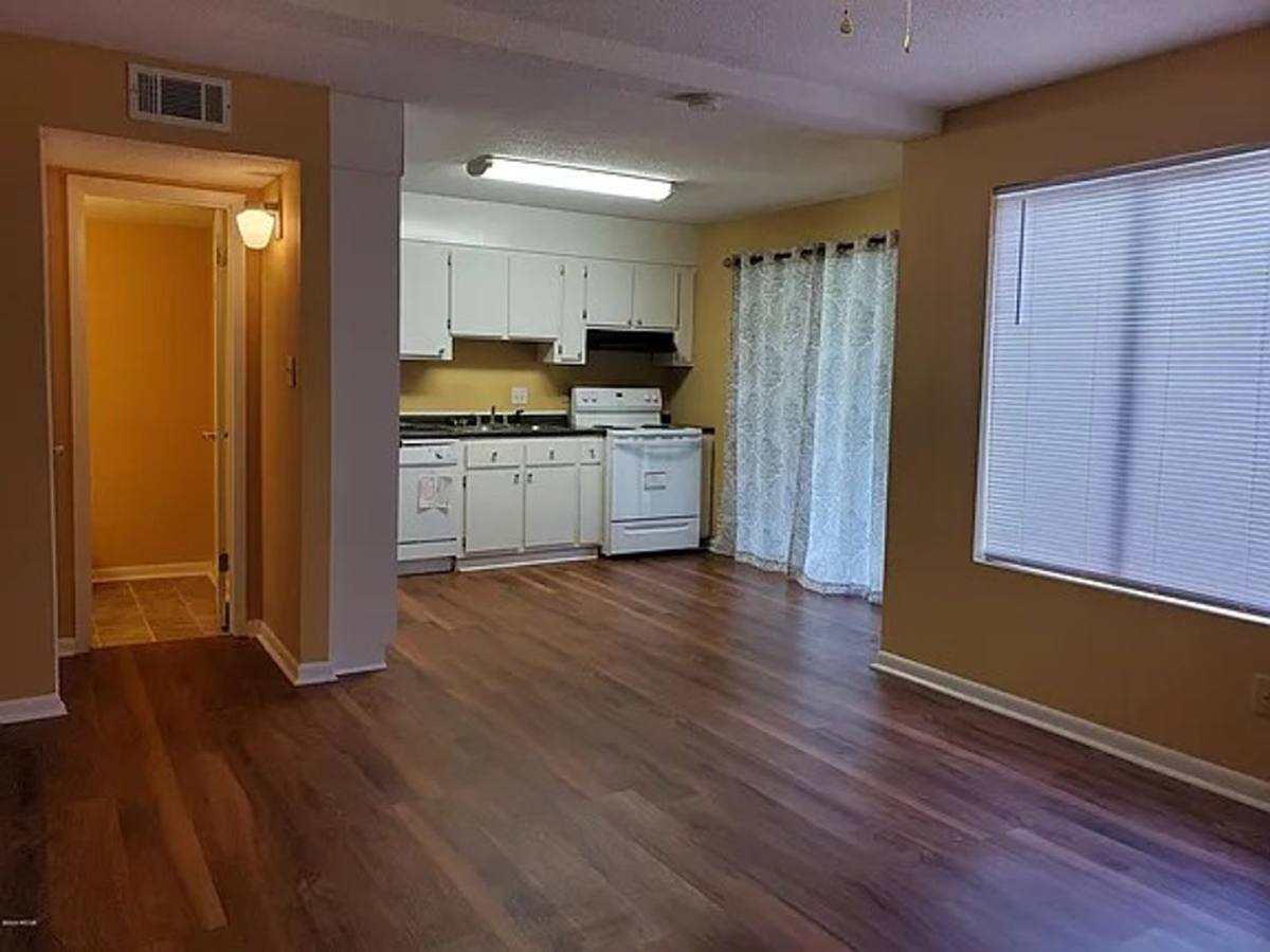 Apartment for rent at 142 Stoneridge Dr, Warner Robins, GA 31088