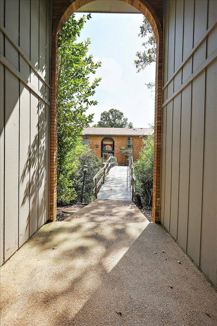 Apartment for rent at 1140 Greymont Ave, Jackson, MS 39202