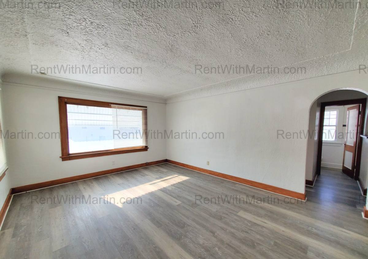 House for rent at 137 Hope Ave, Waterloo, IA 50703
