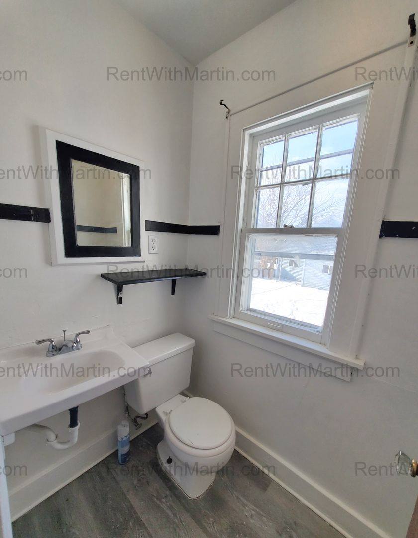 House for rent at 137 Hope Ave, Waterloo, IA 50703