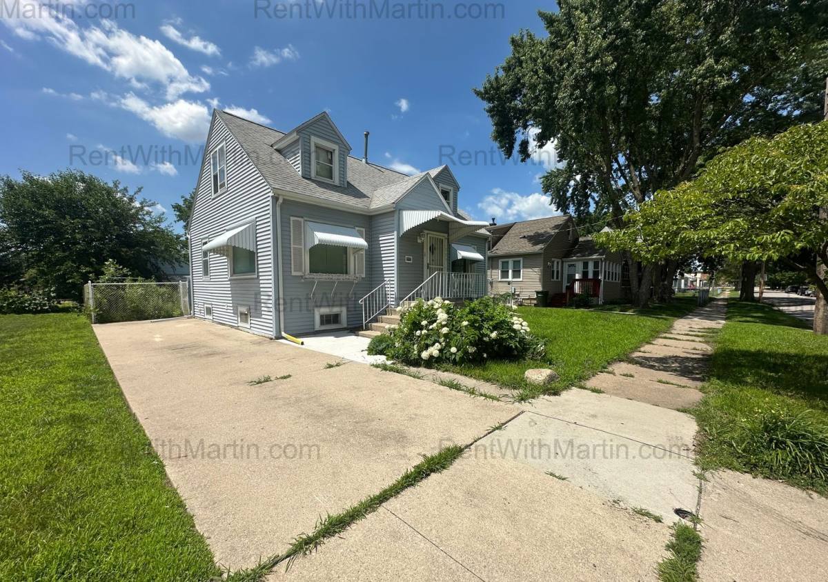 House for rent at 137 Hope Ave, Waterloo, IA 50703