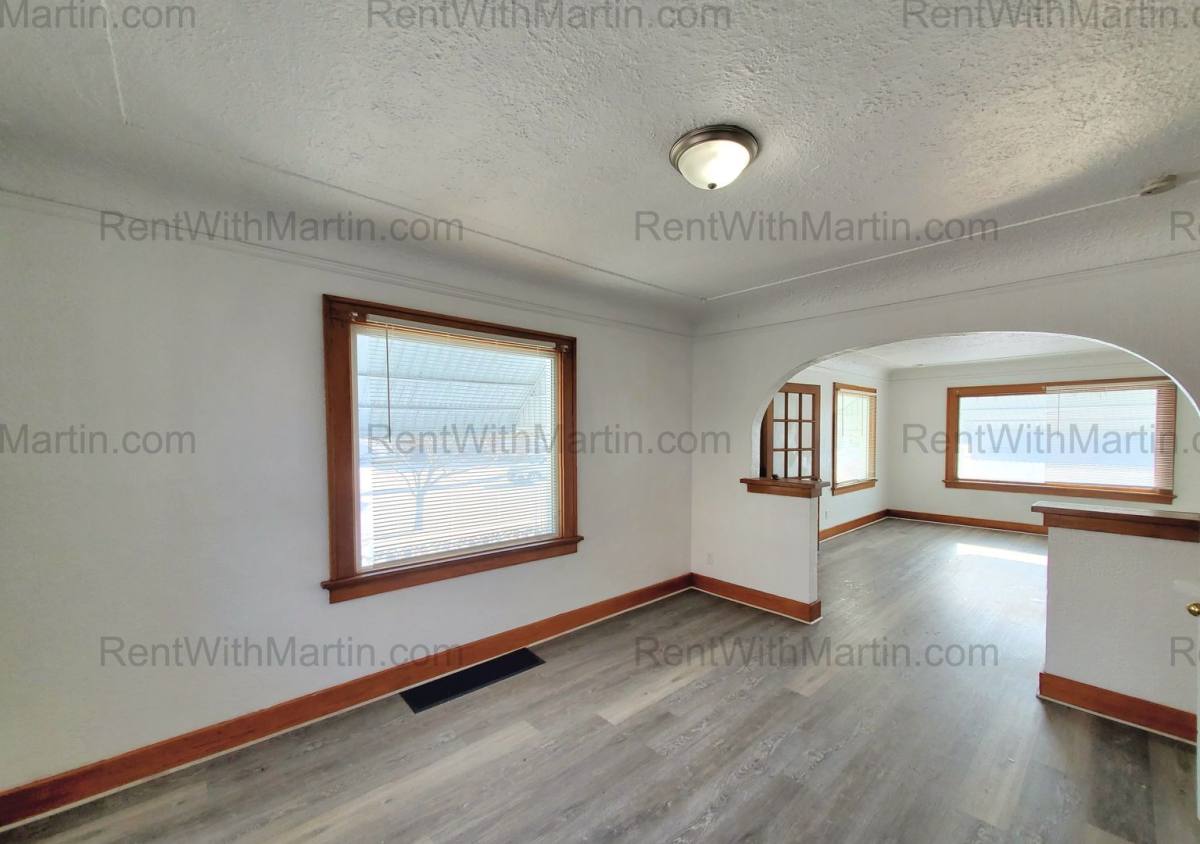 House for rent at 137 Hope Ave, Waterloo, IA 50703