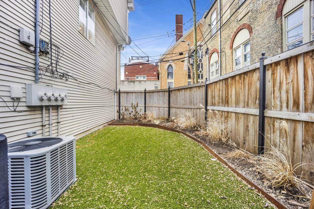 Townhouse for rent at 1646 W Julian #D, Chicago, IL 60647