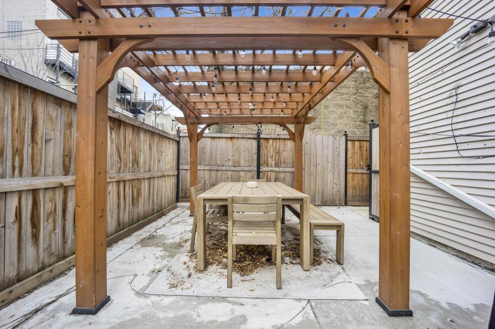 Townhouse for rent at 1646 W Julian #D, Chicago, IL 60647