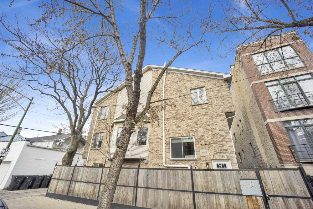 Townhouse for rent at 1646 W Julian #D, Chicago, IL 60647