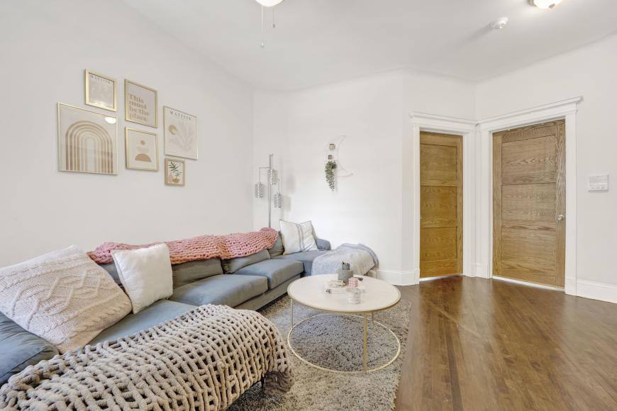 Apartment for rent at 1006 Dakin Rd #3, Chicago, IL 60613