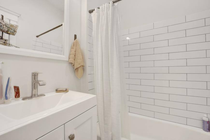 Apartment for rent at 1006 Dakin Rd #3, Chicago, IL 60613