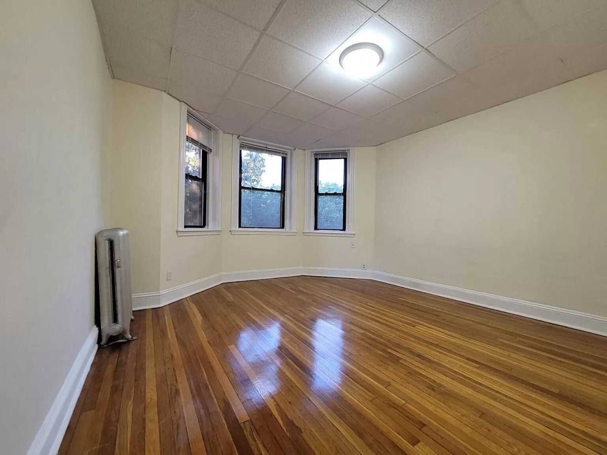 Apartment for rent at 368 Riverway, Boston, MA 02115