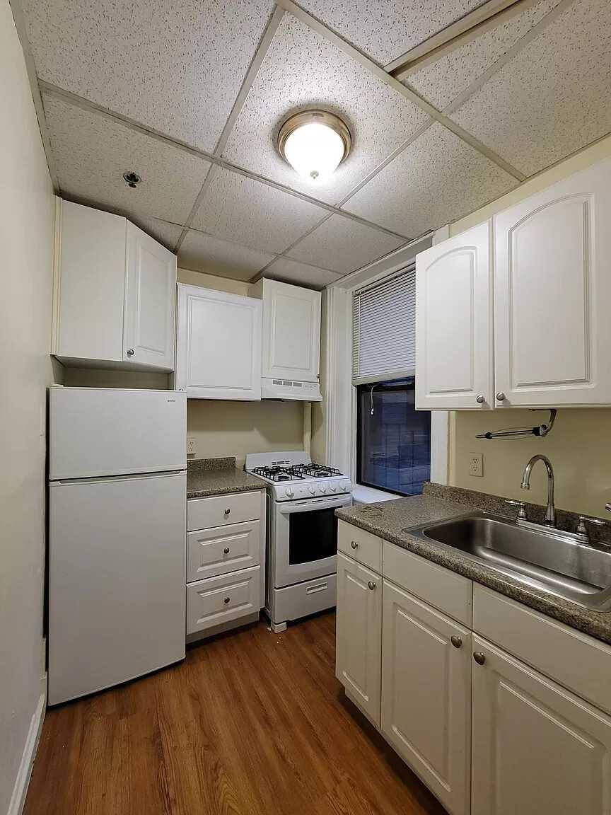 Apartment for rent at 368 Riverway, Boston, MA 02115