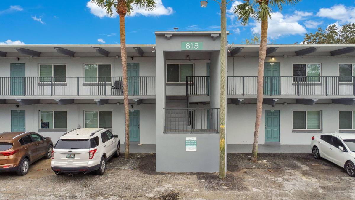 Apartment for rent at 815 Washington St, Leesburg, FL 34748